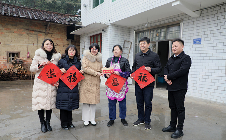 绿之韵集团参加長(cháng)沙市工商(shāng)联、市光彩事业基金会新(xīn)春走访慰问活动