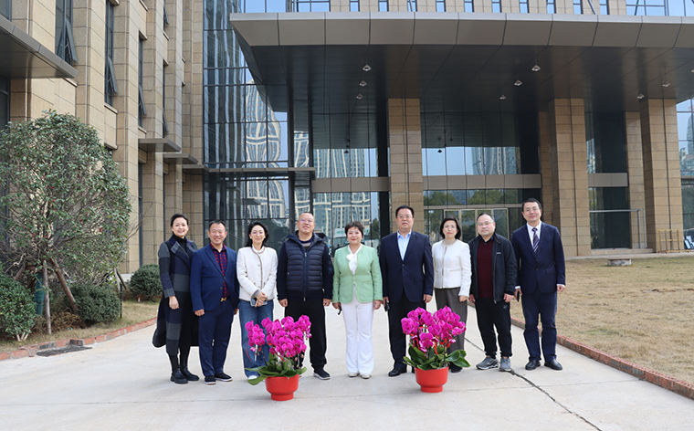 中共長(cháng)沙市委统战部副部長(cháng)、市工商(shāng)联党组书记何惠风一行莅临绿之韵中心走访调研